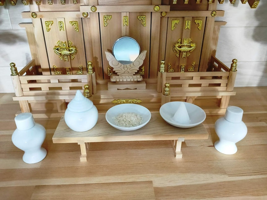 シンプルな木製の神棚セット